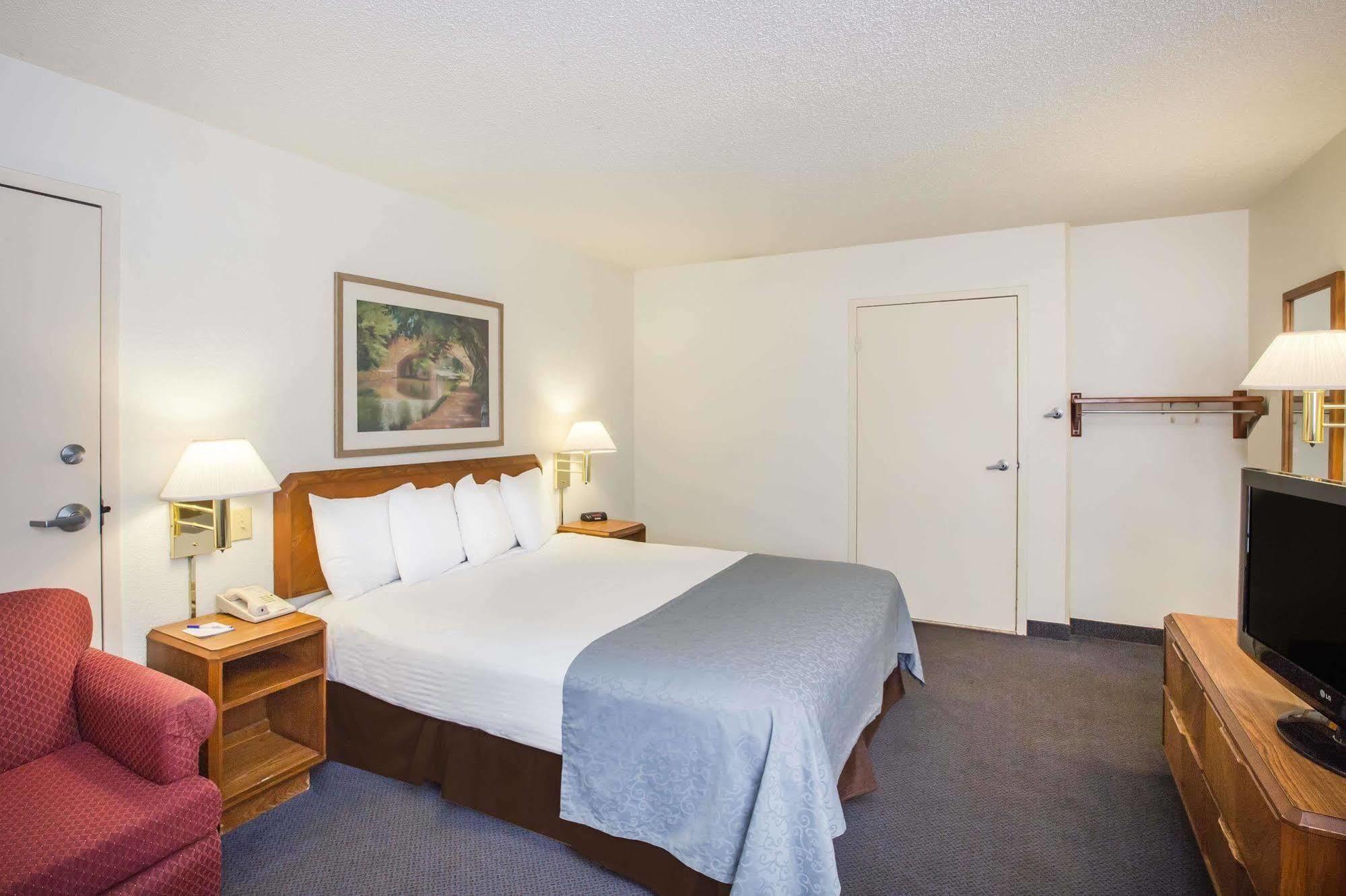 Hotel Baymont By Wyndham Wilmington Extérieur photo