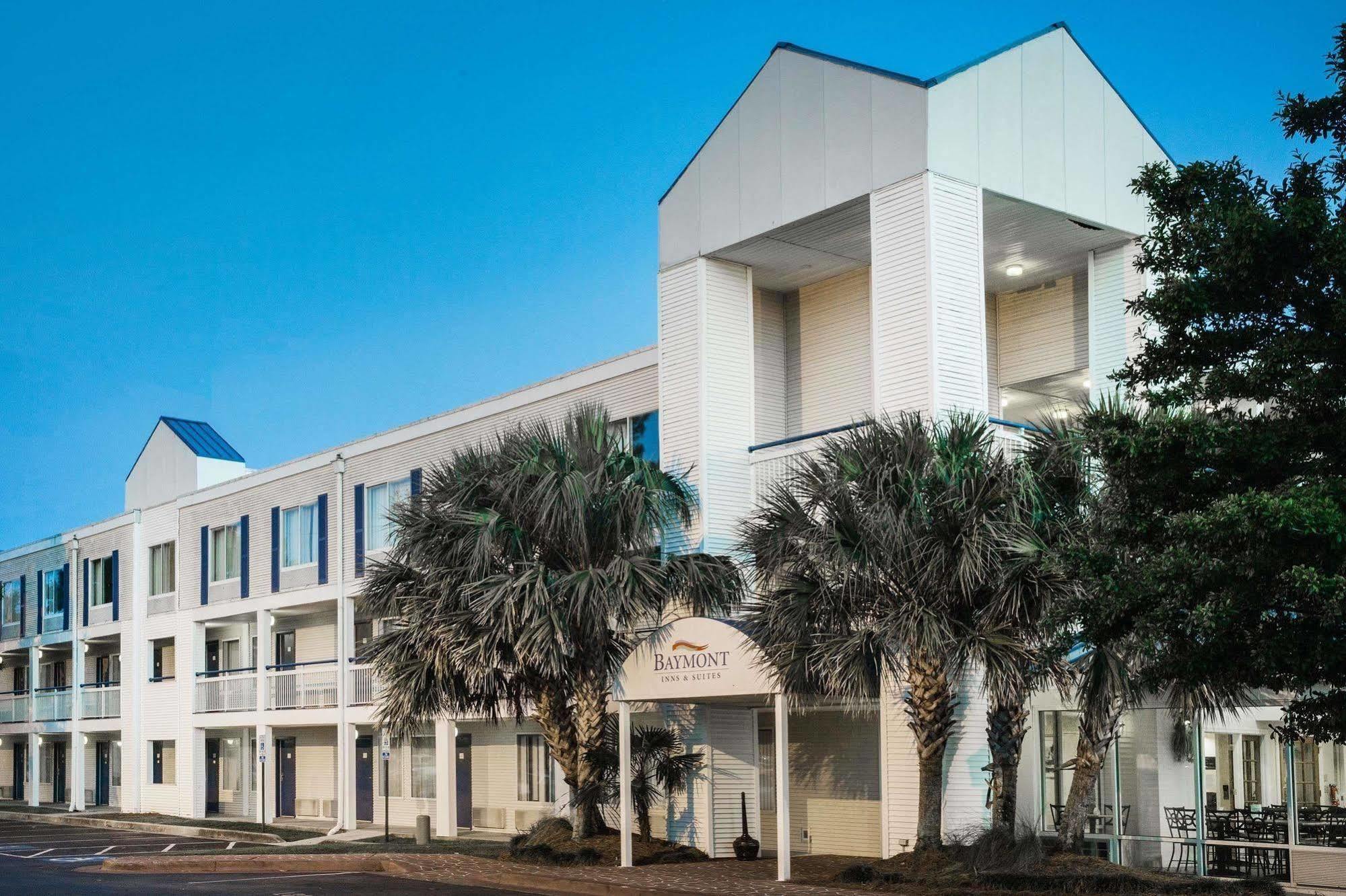 Hotel Baymont By Wyndham Wilmington Extérieur photo