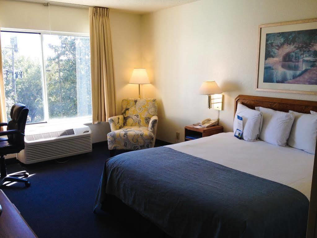 Hotel Baymont By Wyndham Wilmington Extérieur photo