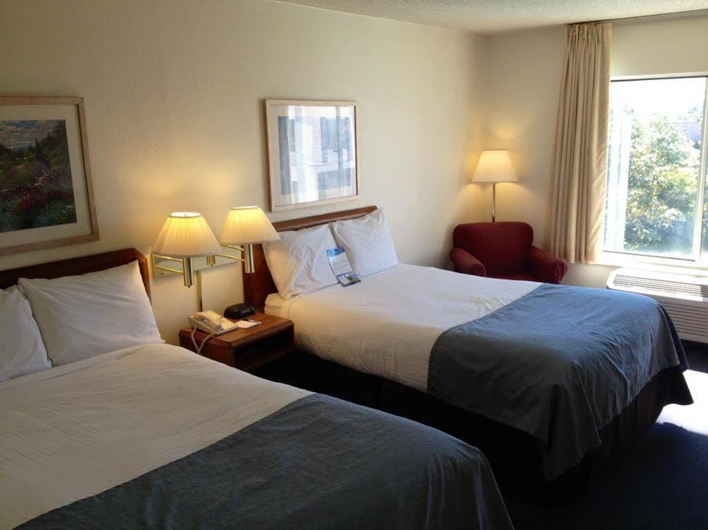 Hotel Baymont By Wyndham Wilmington Extérieur photo