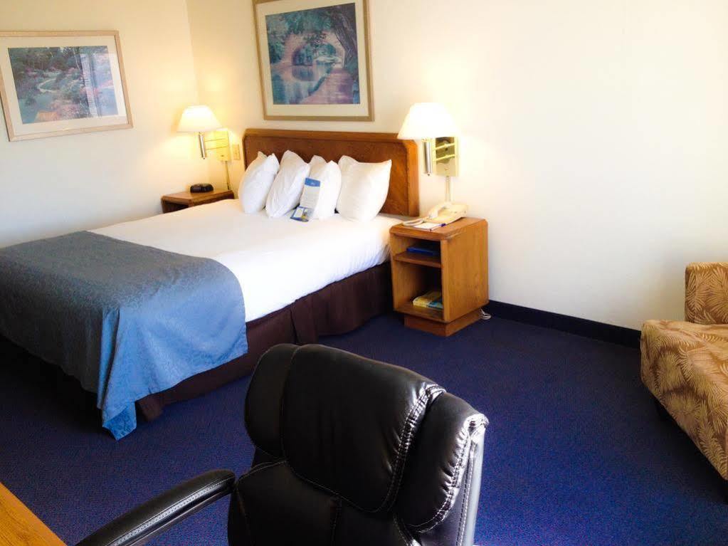 Hotel Baymont By Wyndham Wilmington Extérieur photo